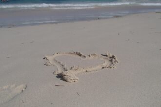 Crafting Community: How U.S. Islands Foster Close-Knit Neighborhoods