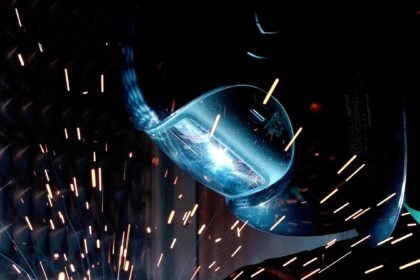 The Role of Technology in Shaping the Future of American Logistics