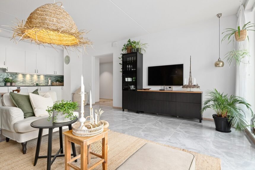 A Tour of the Most Extravagant Homes on the Market in Beverly Hills