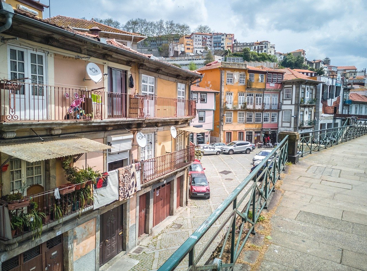 A Look at Celebrity Luxury Home Listings: Market Implications