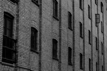 Exploring the Shift Towards Multi-Story Warehouses in Urban Areas