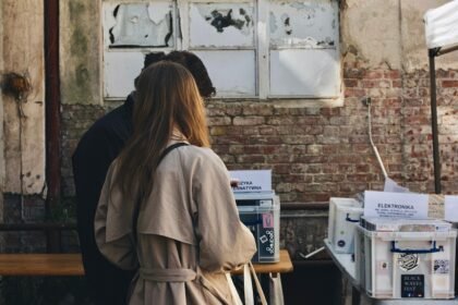 Comparing Conventional Loans to Alternative Financing for Investors