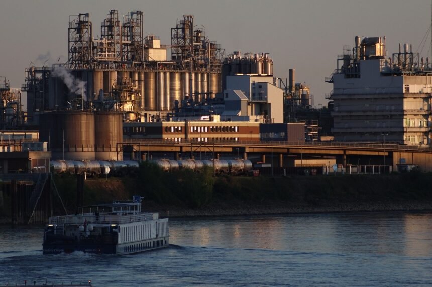 A Glimpse into the Future of Multimodal Logistics Hubs