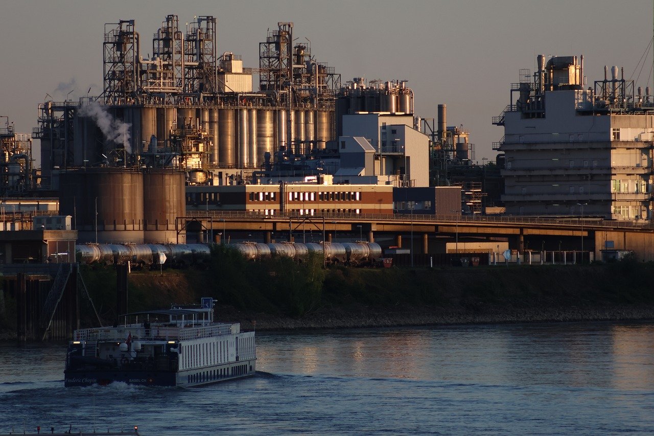 A Glimpse into the Future of Multimodal Logistics Hubs