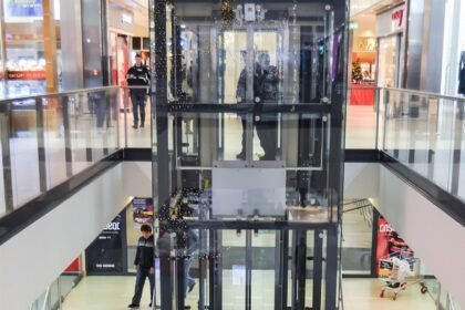 What to Know About Closing Costs When Buying a House