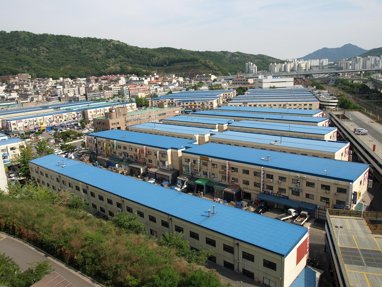 Unpacking America's Real Estate Deal-Making Trends: A Focus on Corporate Mergers