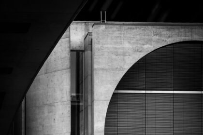 Green Roofs and Vertical Gardens: A New Era in Urban Home Design