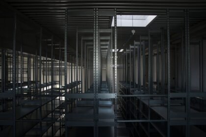 The Shift to Smart Warehousing: Robotics in Real Estate