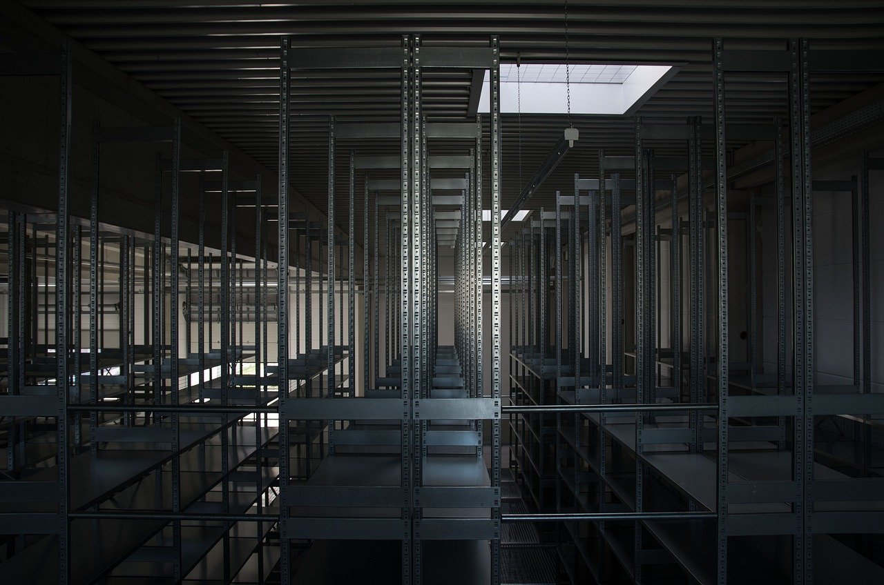 The Shift to Smart Warehousing: Robotics in Real Estate