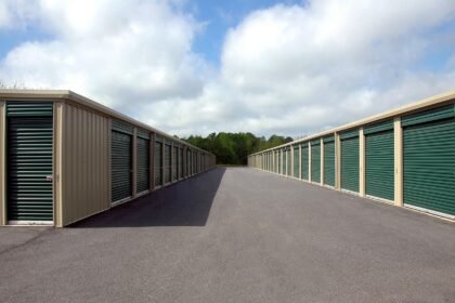 Adapting to the Last-Mile Delivery Challenge in Warehouse Design