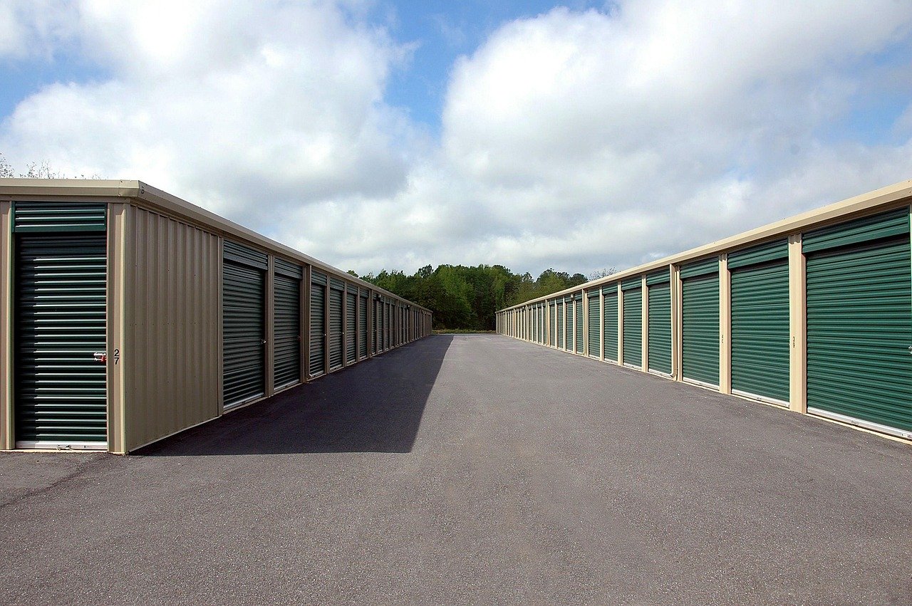 Adapting to the Last-Mile Delivery Challenge in Warehouse Design