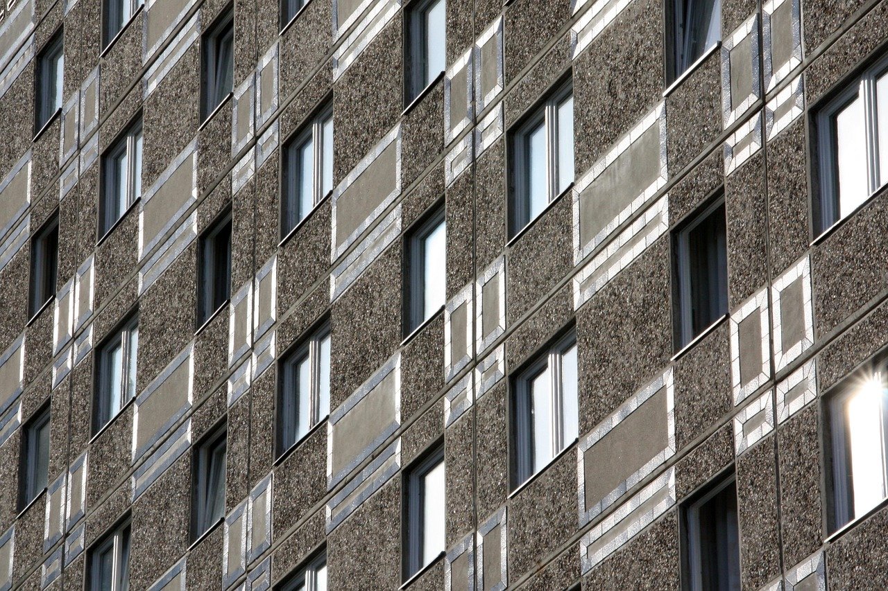 How to Choose Between Renting a Condo and an Apartment