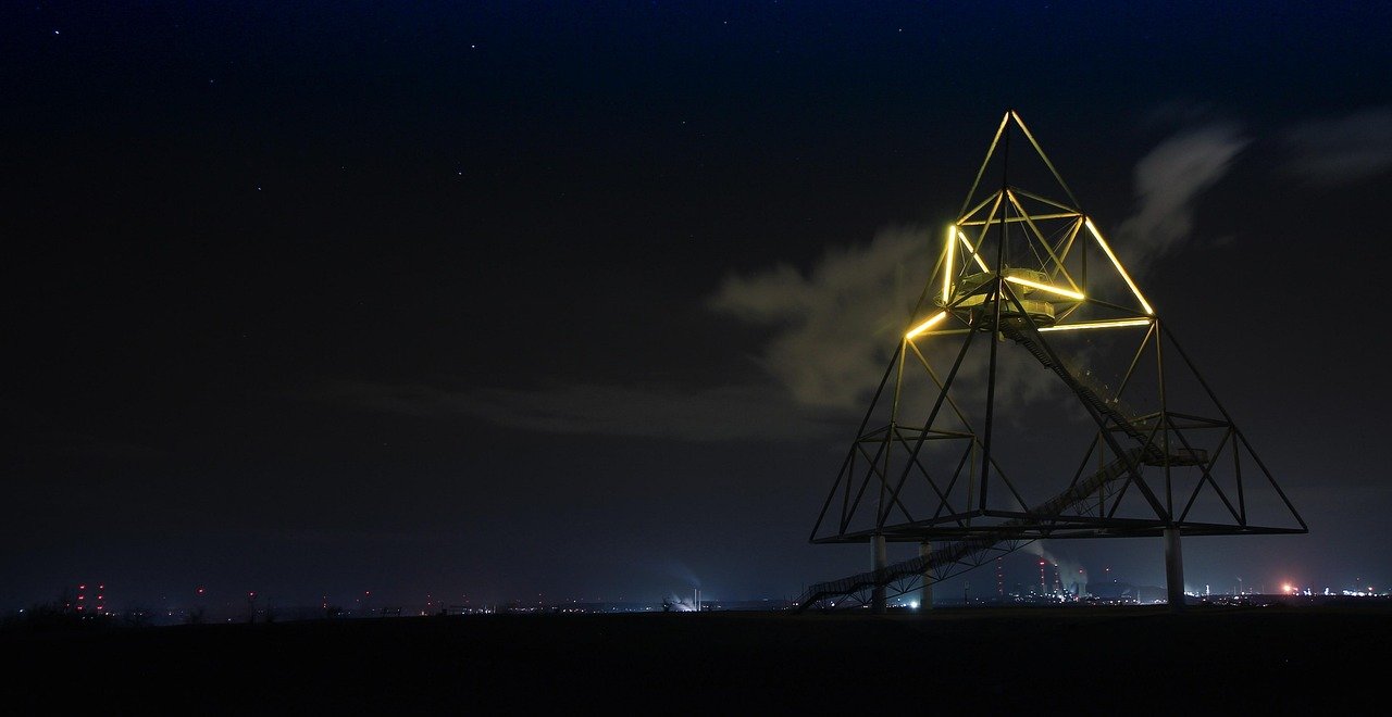Integrating Renewable Energy Solutions in Warehouse Development