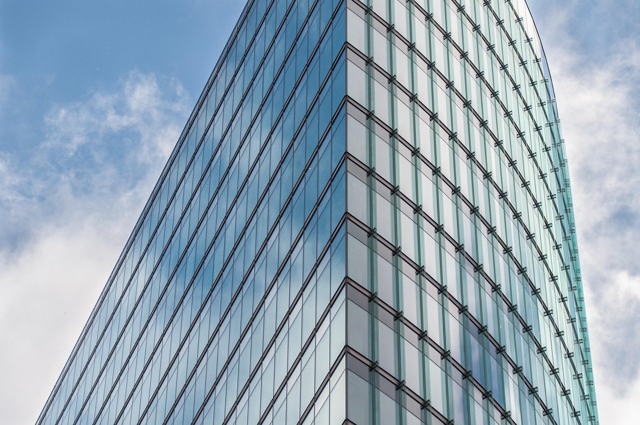 Market Performance Insights: Comparing Class A vs. Class B Office Spaces