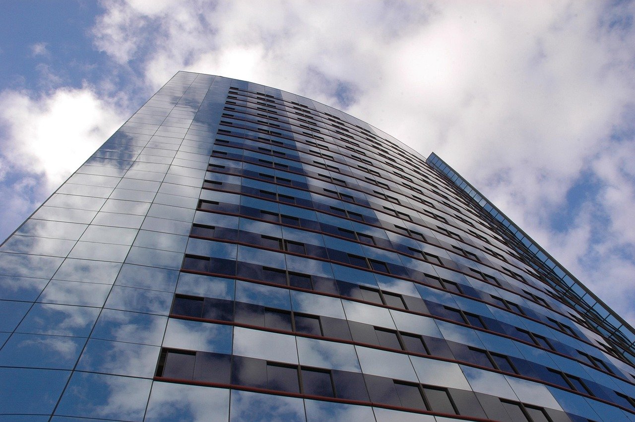 The Role of Technology in Shaping Commercial Real Estate Investments