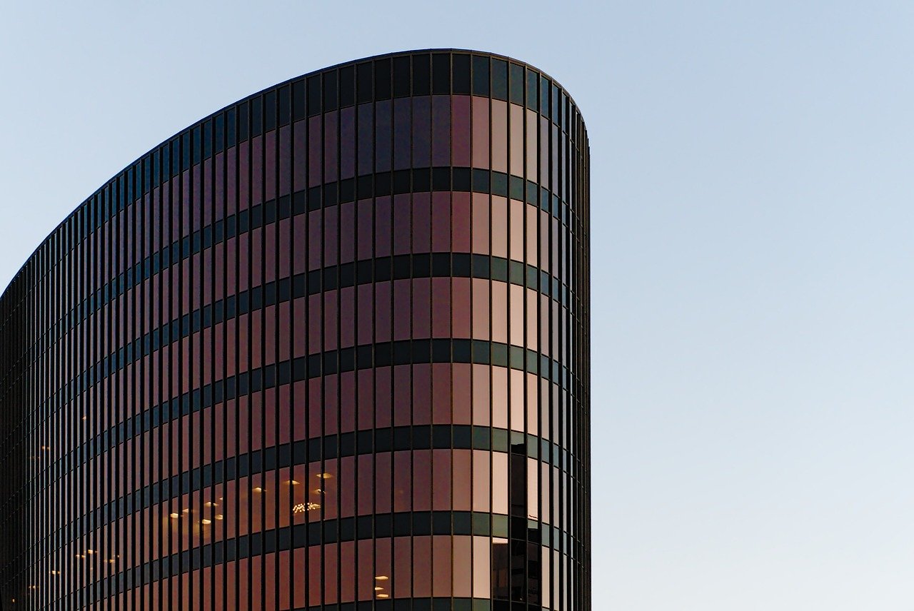 Green Building Trends in Office Real Estate: Sustainability Takes Center Stage