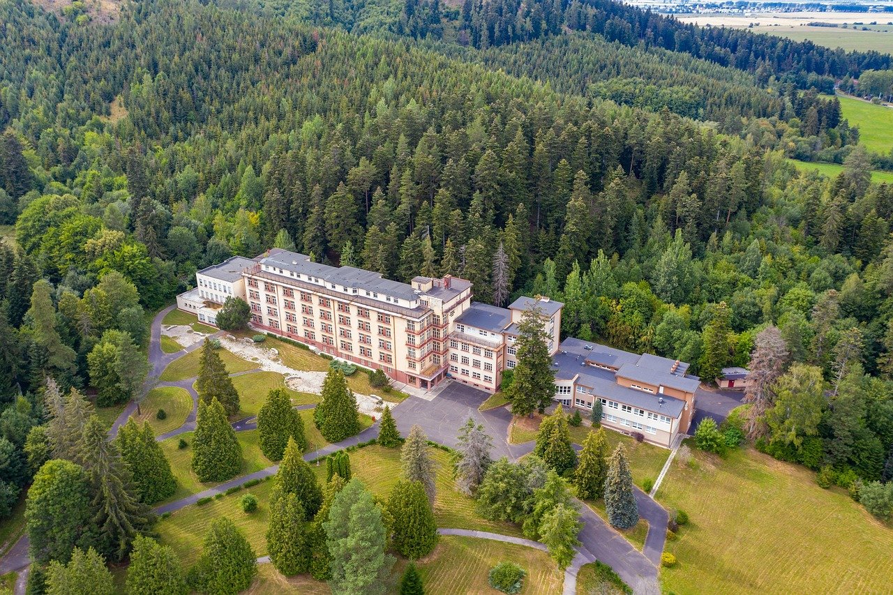 The Revival of Heritage Hotels: Blending History with Modern Luxury