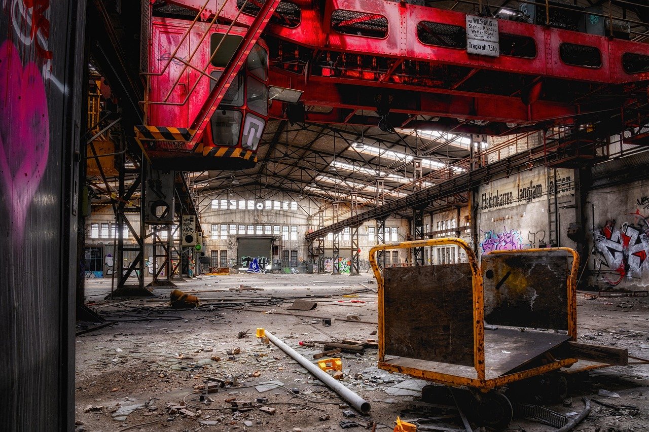 Adapting to Demand: Innovations in Warehouse Automation