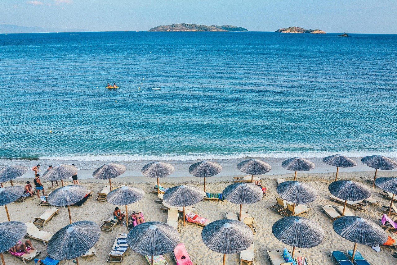 Island Living Reimagined: Integrating Nature with Luxury in New Developments.
