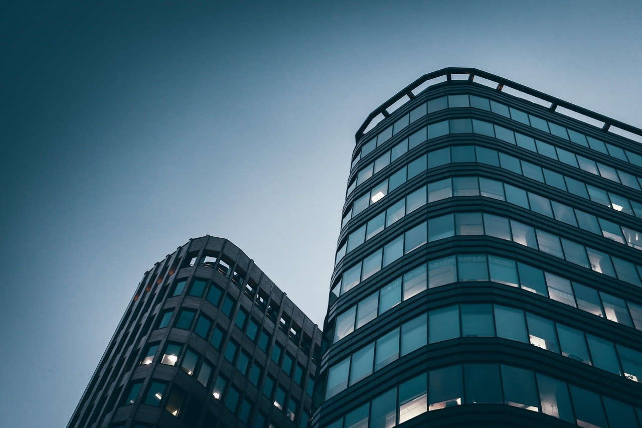 How Online Shopping is Transforming Urban Retail Environments